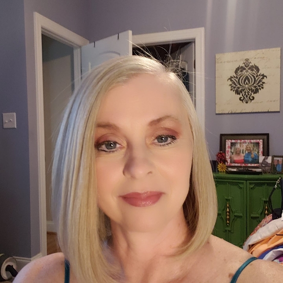 Meet your Posher, Roxann - Picture 1 of 1